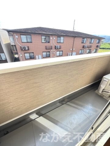 物件内観写真10　(お洗濯にも便利なバルコニー付き)