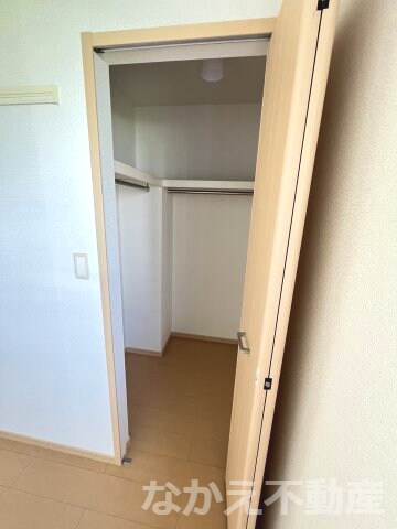 物件内観写真11　(ちょっとした収納スペースも充実しています)