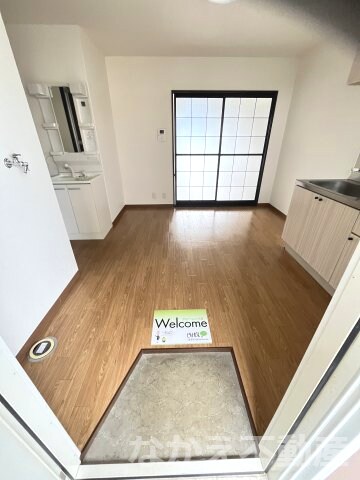 物件内観写真9　(落ち着いた玄関です)