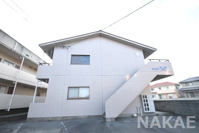 物件外観写真2　(駐車スペースもあります)