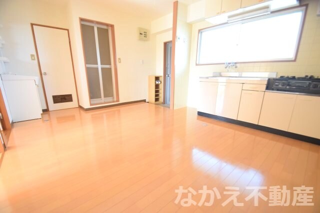 物件内観写真2　(リビングです)