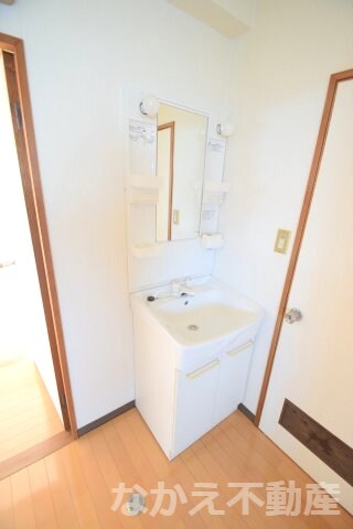 物件内観写真8　(使いやすい洗面所です)