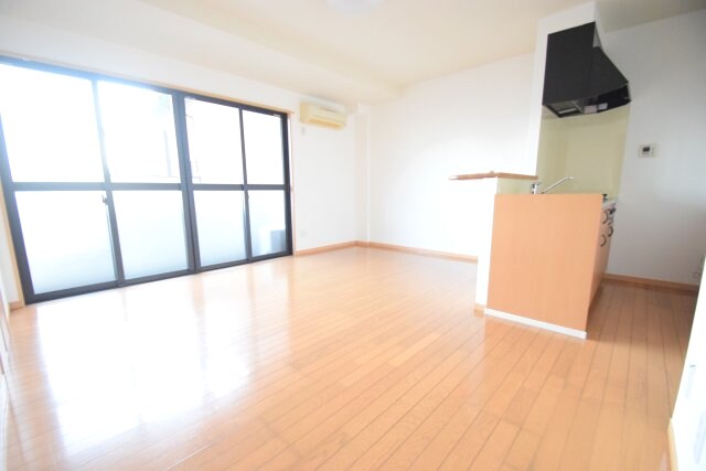 物件内観写真5　(使いやすい居間です)