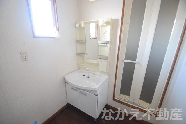 物件内観写真8　(コンパクトで使いやすい洗面所)