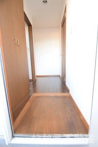 物件内観写真9　(落ち着いた玄関です)