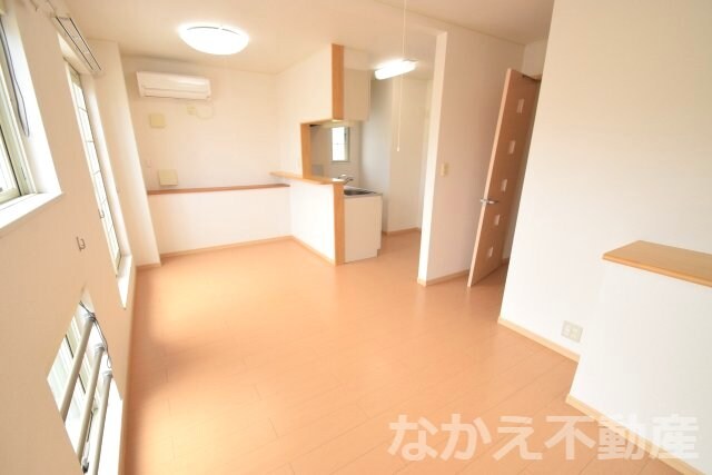 物件内観写真2　(使いやすいリビングです)