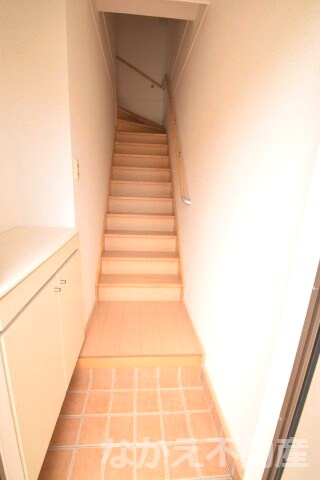 物件内観写真9　(落ち着いた玄関です)