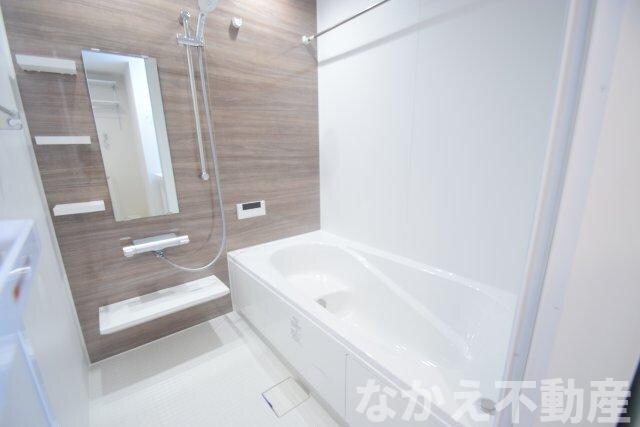 物件内観写真5　(日々の疲れを癒すお風呂付です)