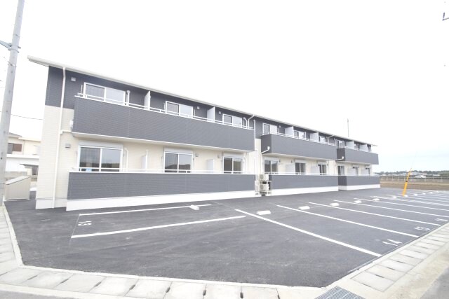 物件外観写真1　(外観もきれいです)