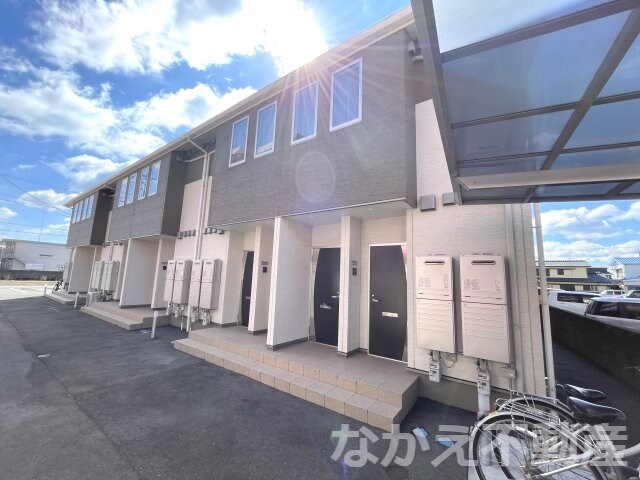 物件外観写真1　(外観もきれいです)