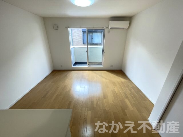 物件内観写真3　(ゆったりとしたリビングです)