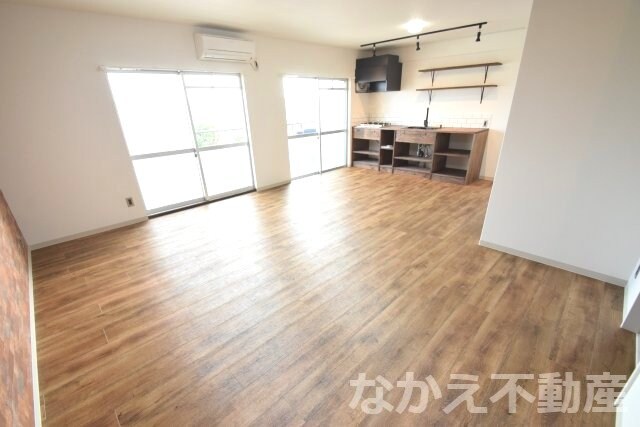 物件内観写真2　(おしゃれなリビングです)