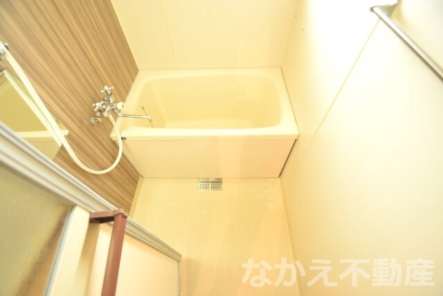 物件内観写真6　(日々の疲れを癒すお風呂付です)