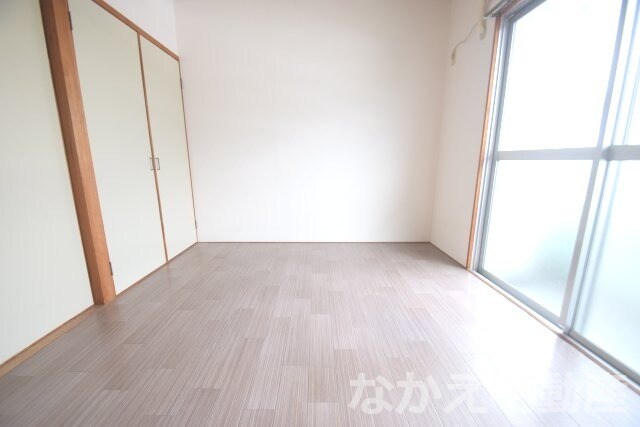 物件内観写真3　(広々とした洋室です)