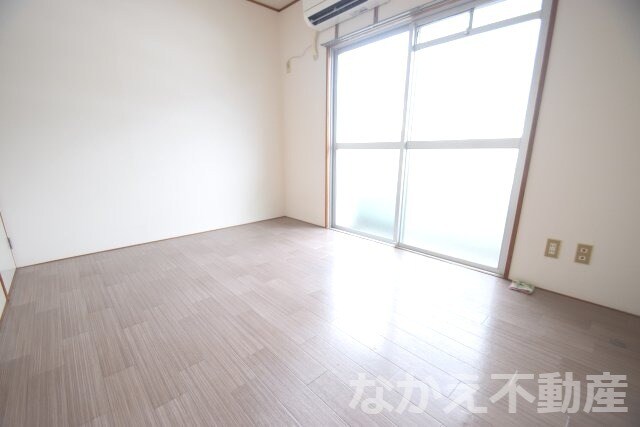 物件内観写真4　(居間です)