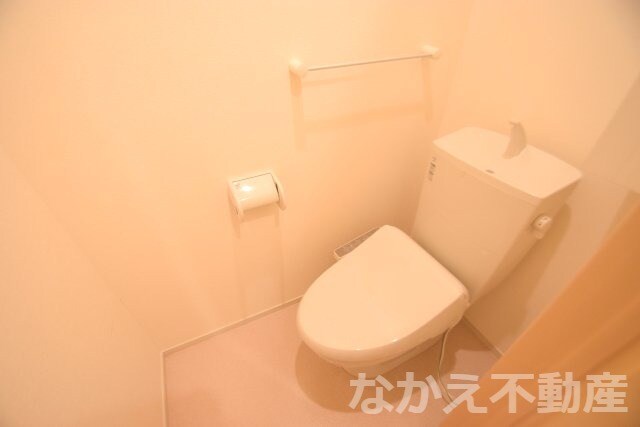 物件内観写真8　(ゆったりとした空間のトイレです)