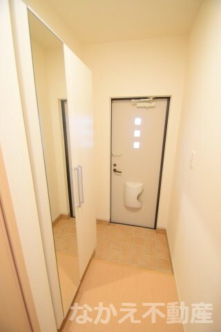 物件内観写真10　(明るい玄関です)