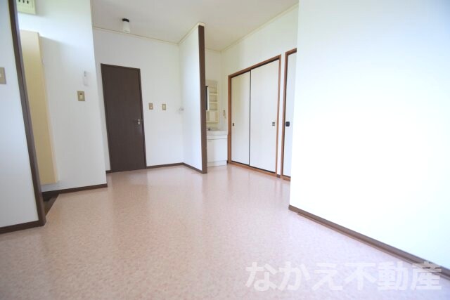 物件内観写真3　(おしゃれな居間です)