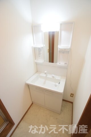 物件内観写真8　(忙しい朝には欠かせない洗面所です)