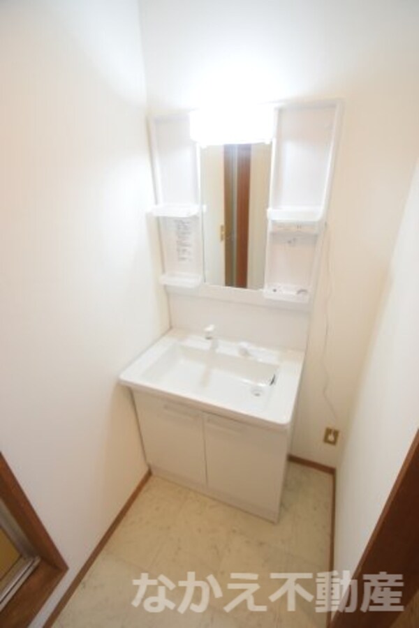 洗面・脱衣所(忙しい朝には欠かせない洗面所です)