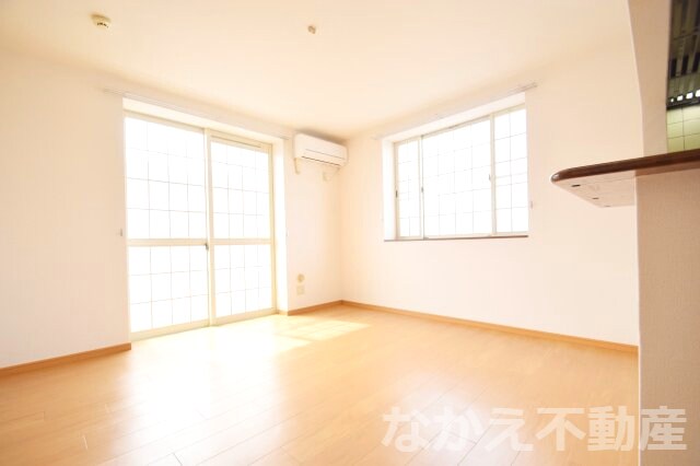 物件内観写真2　(リビングです)