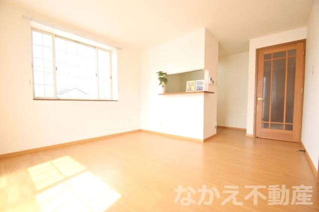 物件内観写真3　(開放的な寝室です)