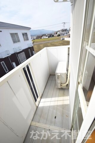 物件内観写真9　(外からの目が気にならないバルコニーで洗濯物が干せます)