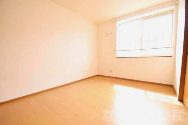 物件内観写真13　(ゆったりした洋室です)