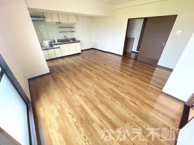 物件内観写真2　(使いやすい居間です)