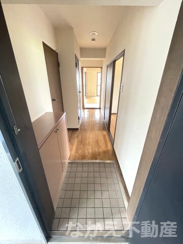 物件内観写真10　(明るい玄関です)