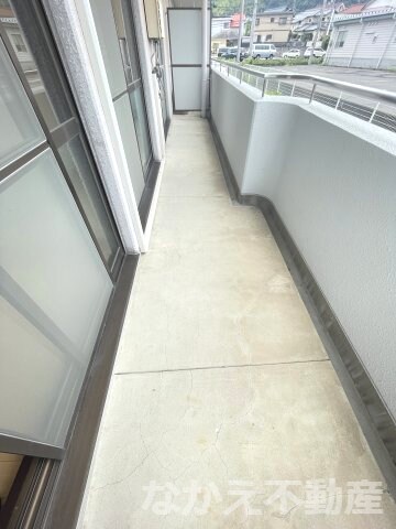 物件内観写真12　(外からの目が気にならないバルコニーで洗濯物が干せます)