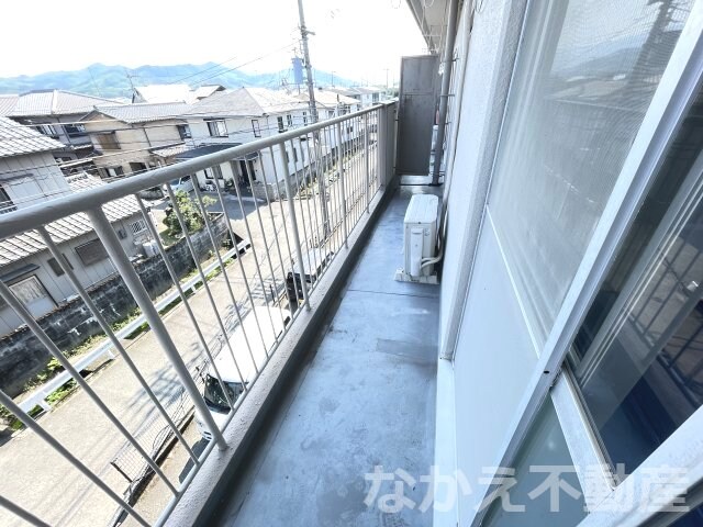 物件内観写真10　(暖かな日差しのふりそそぐバルコニー)