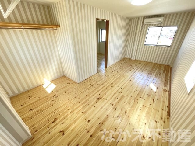 物件内観写真5　(開放的な寝室です)