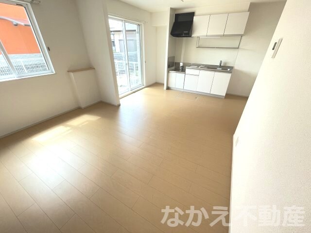 物件内観写真14　(ゆったりとした居間です)