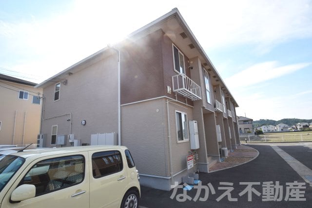 物件外観写真9　(外観は落ち着いています)