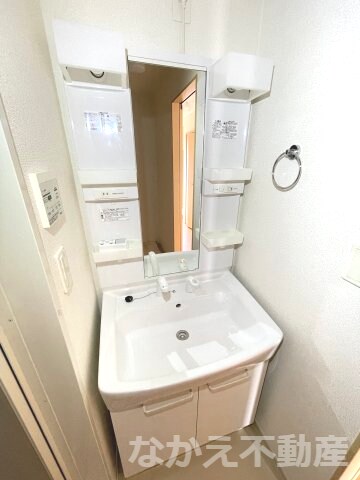 物件内観写真20　(明るい洗面所です)