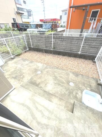 物件内観写真22　(バルコニーからの眺めを楽しみながら食事をしませんか)