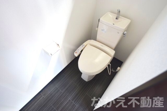 物件内観写真8　(ゆったりとした空間のトイレです)