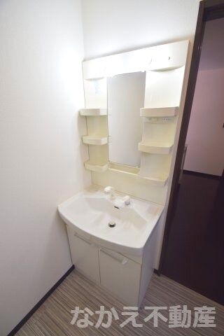 物件内観写真9　(コンパクトで使いやすい洗面所)