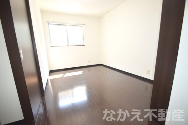 寝室(ゆとりの広さです)