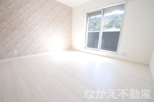 物件内観写真2　(ゆったりとした居間です)