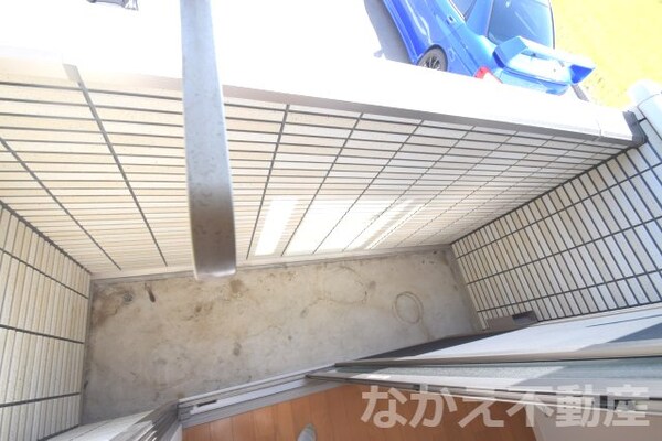 バルコニー(外からの目が気にならないバルコニーで洗濯物が干せます)