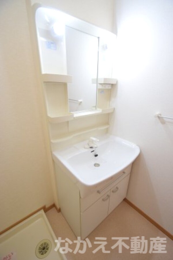 洗面・脱衣所(忙しい朝には欠かせない洗面所です)