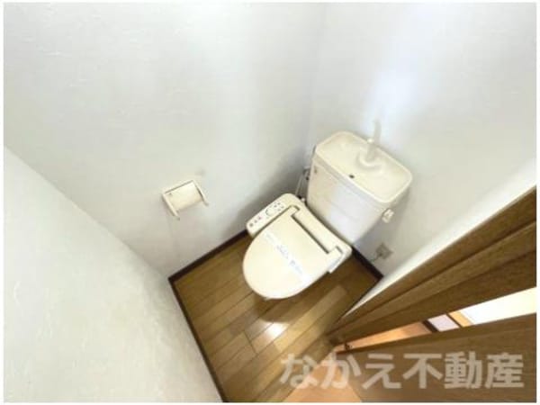 トイレ(落ち着いた色調のトイレです)