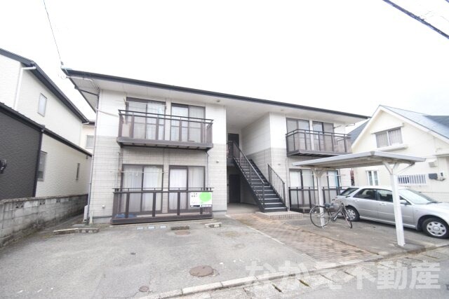 物件外観写真1　(落ち着いた雰囲気の外観です)