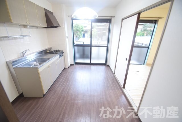 物件内観写真4　(ゆったり過ごせる居間です)