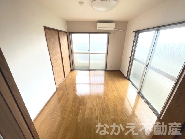 物件内観写真3　(個人の部屋や寝室として使える洋室です)