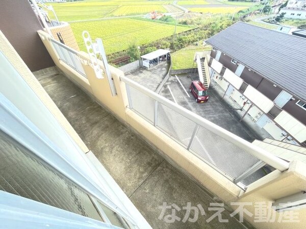 バルコニー(落ち着いた時間を過ごせるバルコニーです)