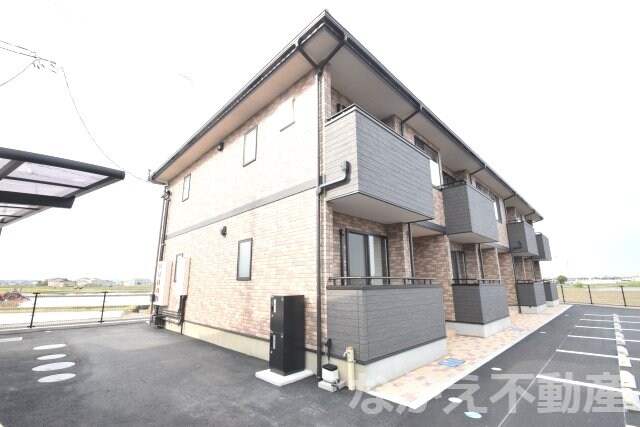 物件外観写真2　(外観もきれいです)