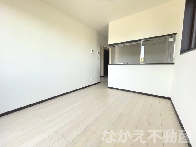 物件内観写真4　(個人の部屋や寝室として使える洋室です)